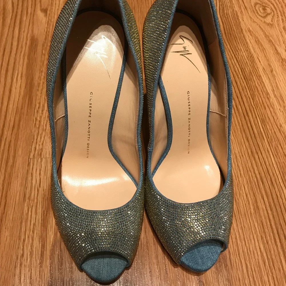 - Omg show stopper by Giuseppe Zanotti